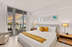 Modern Condo - Amazing Pool - Gym - Balcony